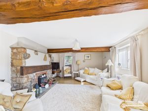 Sitting Room- click for photo gallery